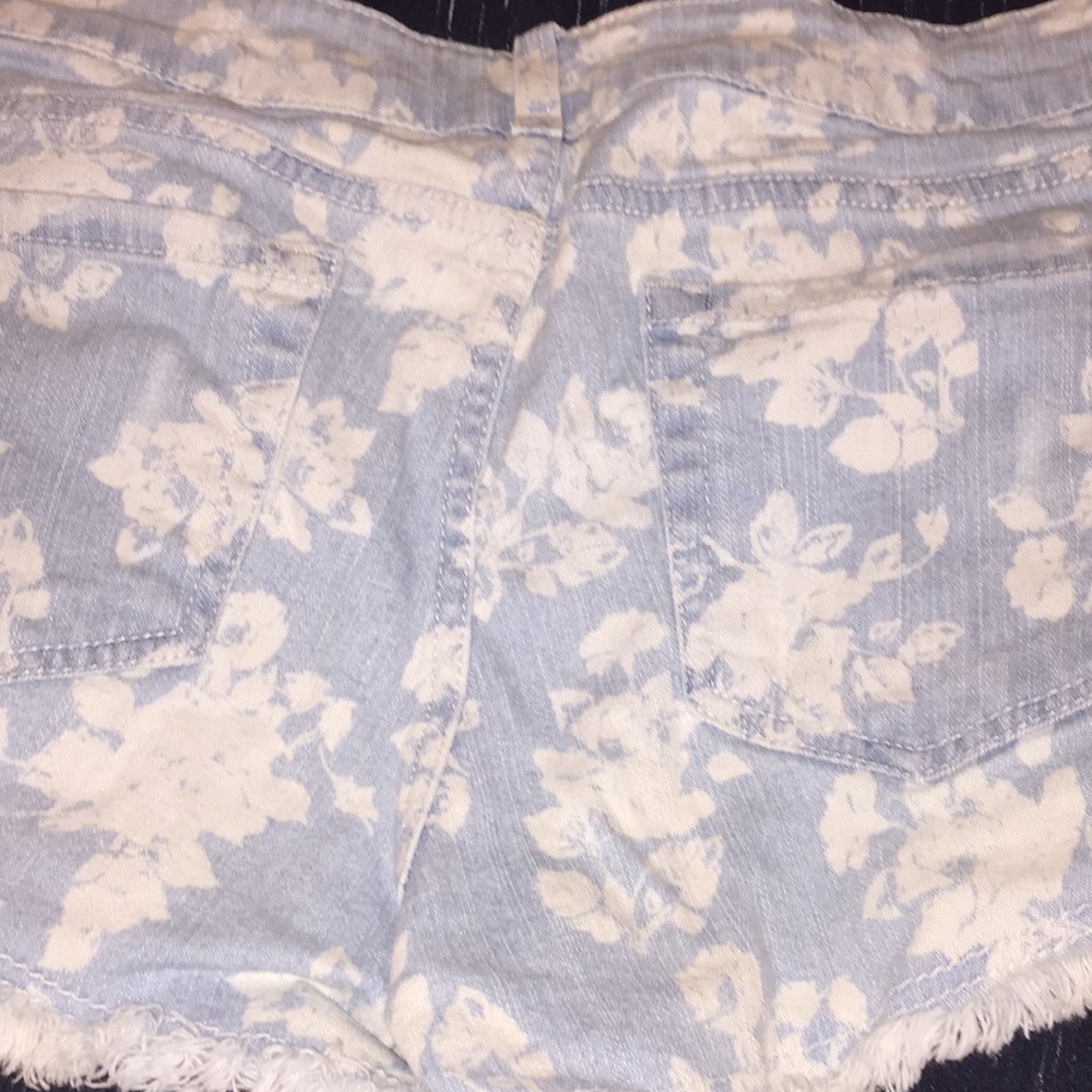 Shorts - Picture 3 of 5